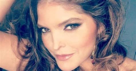 Ana Bárbara presume su cuerpo en bikini