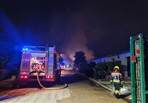 Un Incendio Afecta A Una Finca En El Camino Viejo Del Pilar De Alfaro