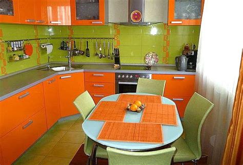 Оранжевая кухня: какие цвета совместимы с ярким гарнитуром