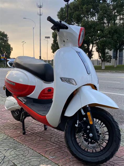 EEC Electric Motorcycle Electric Scooter With 72V Leadacid Battery With