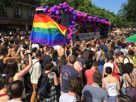 La Hot Et Jeune Gay Pride De Paris Gay