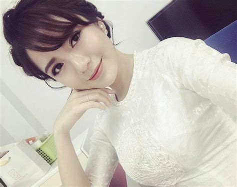 Hôm nay hot girl Tú Linh lên xe hoa theo chàng về dinh