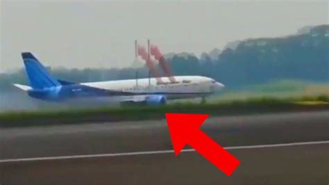 Plane Loses Gear After Landing Daily Dose Of Aviation Youtube