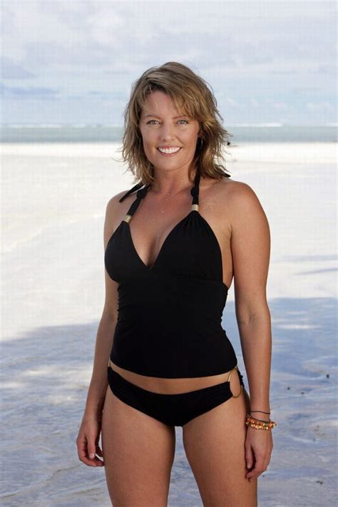 10 Hot Sexy Ami Cusack Bikini Pics
