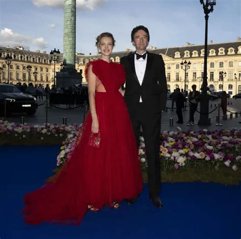 Наталья Водянова и Антуан Арно на гала вечере Naked Heart France в Париже