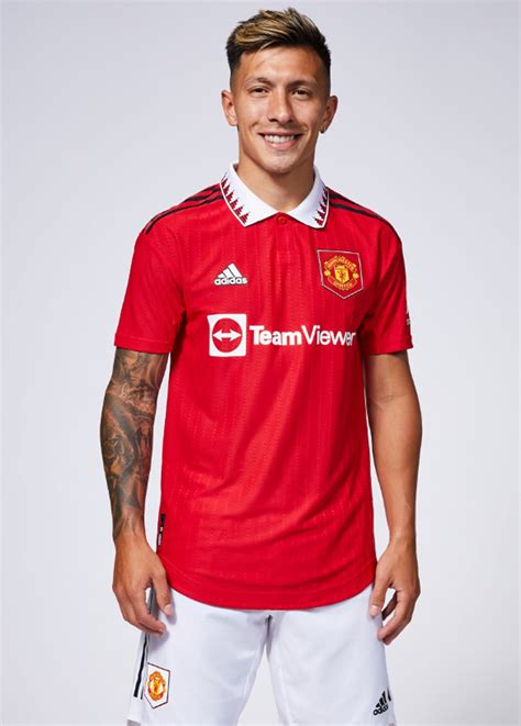 Lisandro Martínez, el defensor más caro, ya es del Manchester United