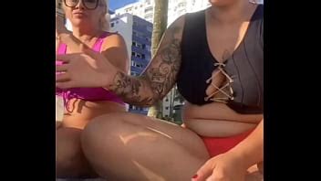 Estamos Sozinha Na Praia Curtindo Bem Soltinha Querendo Aprontar Sem O Marido Saber Xvideos