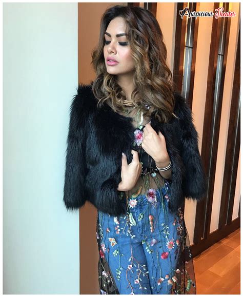 Esha Gupta Bikini And Sexy Photos Of Esha Gupta Auspicious Theater
