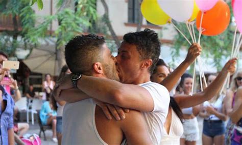 La Romantica Proposta Di Matrimonio All Estero Di Una Coppia Gay Italiana