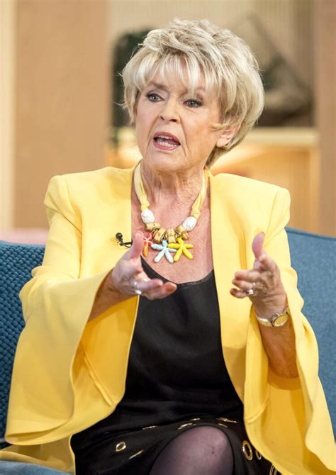 10 Hot Sexy Gloria Hunniford Bikini Pics