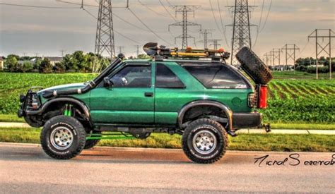 Lifted 2000 Chevy Blazer ZR2 - 1GNCT18W8YK109719