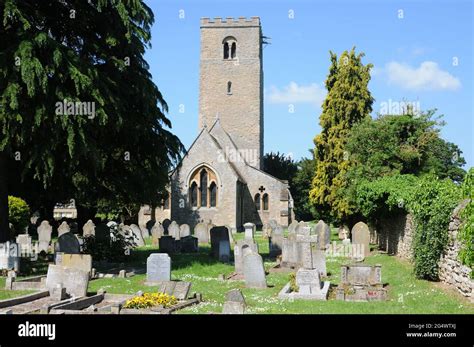 St Thomas Of Canterbury Church Clapham Bedfordshire Stock Photo Alamy