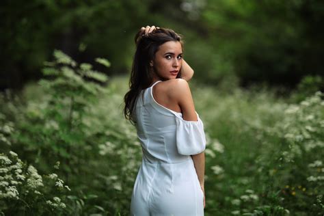 Wallpaper Model Brunette Portrait Looking At Viewer Looking Over Shoulder Bare Shoulders