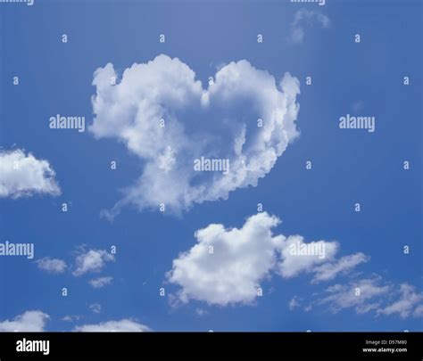 Nube En Forma De Coraz N Fotograf As E Im Genes De Alta Resoluci N Alamy