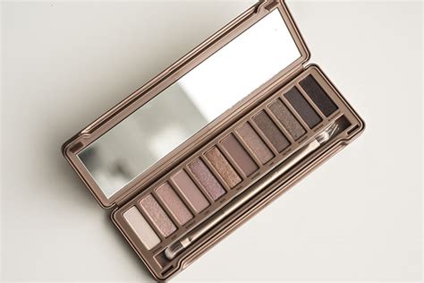The Naked Palette Blushing Black