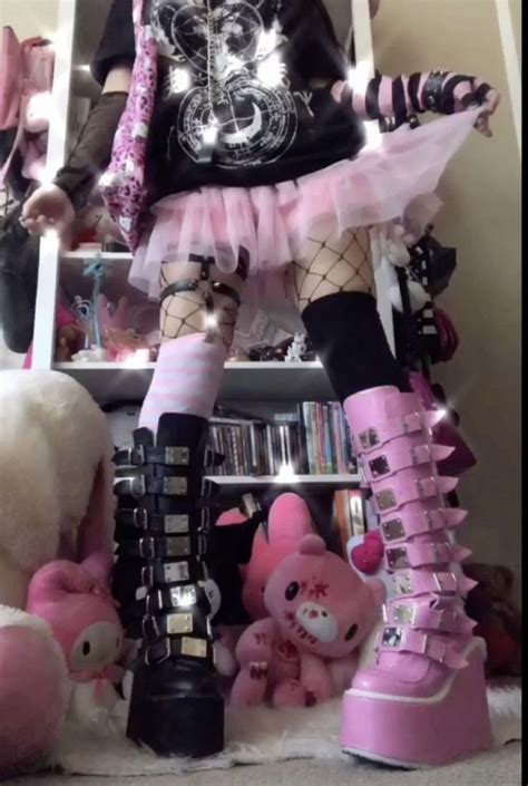Pin By Jo On Uhhhhh Ur Moms Gay Pastel Goth Makeup Pastel Goth Fashion Pink Outfit