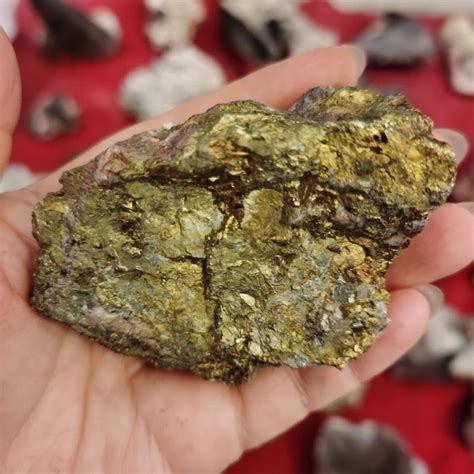 What Does Raw Gold Ore Look Like