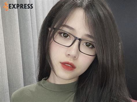 Streamer Thủy Tiên là ai Sự nghiệp của hot girl 9x xinh đẹp tài năng