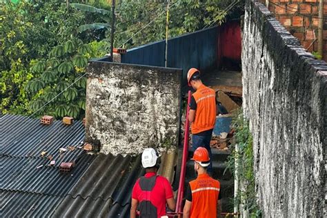 Al Casa Desaba E Deixa Cinco Pessoas Presas Dentro Do Im Vel Metr Poles