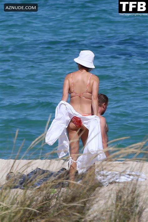 Kate Walsh Sexy Seen Flaunting Her Hot Figure Wearing An Orange Bikini At The Beach Aznude