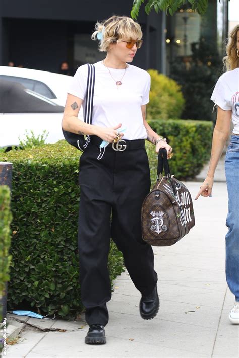 Miley Cyrus Mileycyrus Nude OnlyFans Leaks The Fappening Photo FappeningBook