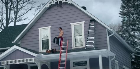 AusCAPS Dustin Milligan Shirtless In Hot Frosty