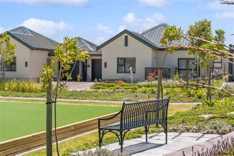 Oasis Life – Burgundy Estate