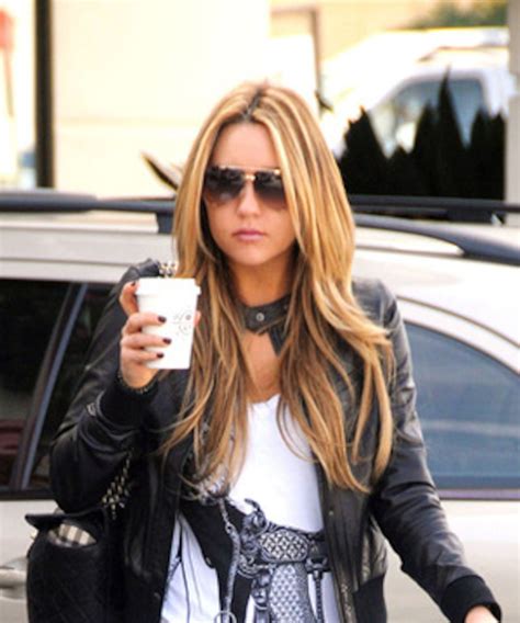 Amanda Bynes Denies Being Naked In Tanning Salon Lobby
