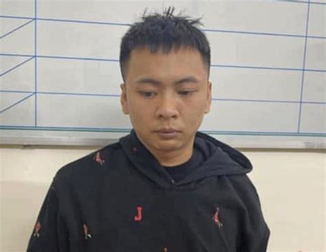 Bí mật bất ngờ của hot girl bán hàng hiệu