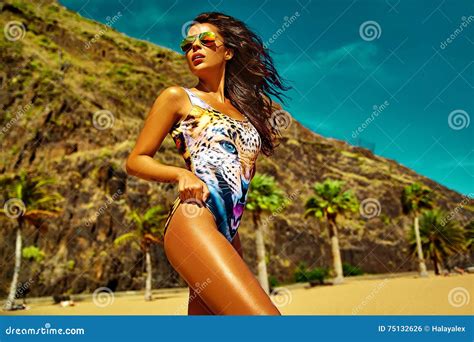 Sexig Varm Modell I Bikini Arkivfoto Bild Av Flicka