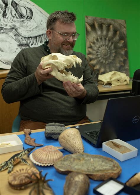 Virtual Workshop: Explore Dinosaurs