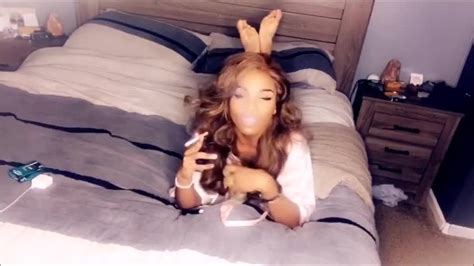 Gorgeous Shemale Milf With Big Jugs Masturbating On Her Cam Show AShemaletube