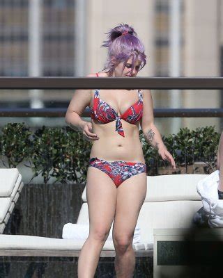 Kelly Osbourne Showing Off Her Chubby Bikini Body In Sydney Porn