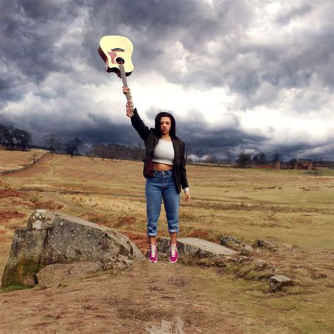 9 Hot Sexy Mahalia Burkmar Bikini Pics