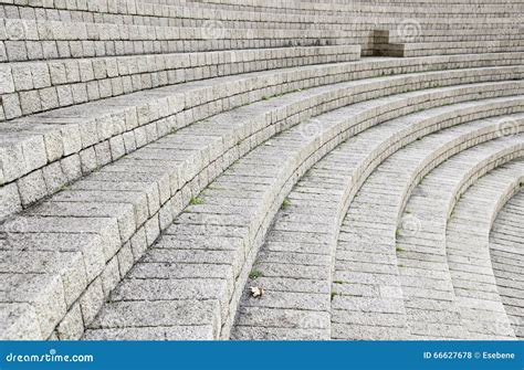 Escadas De Pedra Antigas Foto De Stock Imagem De Escalar 66627678