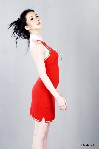 9 Hot Sexy Jill Gladys Bikini Pics