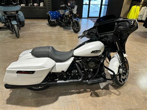 Harley Davidson Street Glide White Onyx Pearl Black Finish