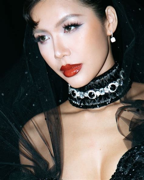 166 Hình ảnh người mẫu Minh Tú bikini sexy đốt mắt người xem