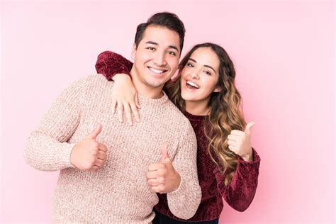 Joven Pareja Latina Enamorada Foto Premium