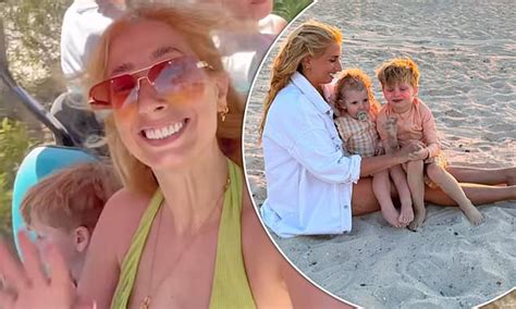 Stacy Solomon wygląda olśniewająco w zielonym zwiewnym bikini na rodzinnych wakacjach