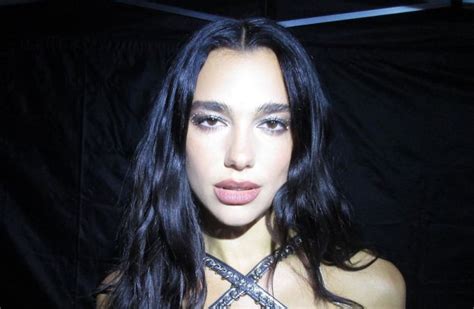 Dua Lipa explotó las redes con fotos desde todos los ángulos en bikini