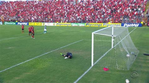 golaço na final Alisson do Grêmio vence o Prêmio Bucha do