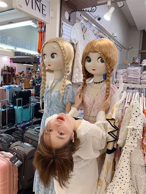 Kiểu chụp ảnh hết hồn của hot girl Trâm Anh sau khi tái xuất