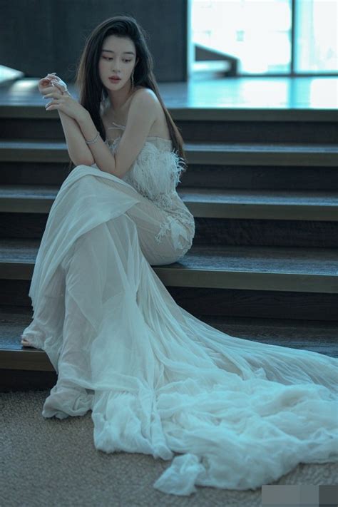 Hot girl Trung Quốc đẹp như nữ thần netizen truy tìm danh tính