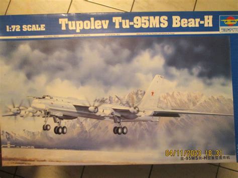 *1/72 Tupolev 95 Bear Trumpeter