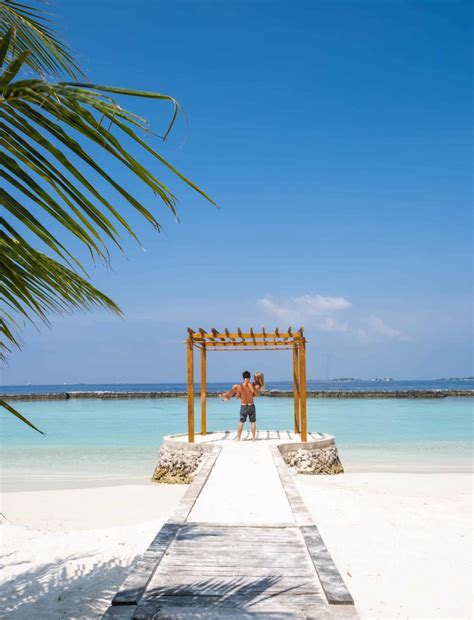 Maldives Packing List • What to Wear in the Maldives (2022)