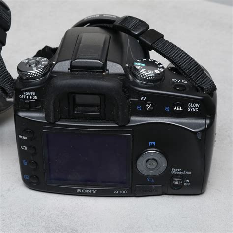 SYSTEMKAMERA, Sony Alpha DSLR-A100, med objektiv