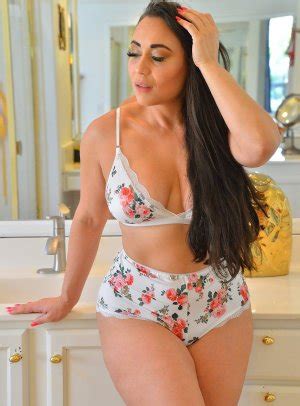 Carmela Clutch Porn Pics BabeSource