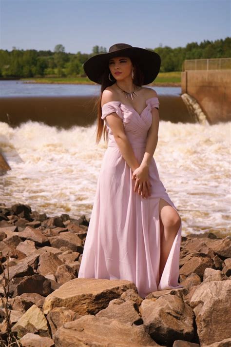 Hot Sexy New Chelsie Deville Bikini Pics