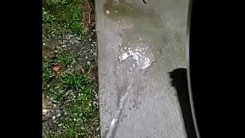 Orinar En La Acera XVIDEOS